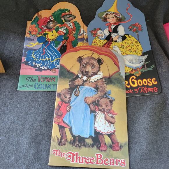 3 Childrens Book GREEN TIGER PRESS 2004 Three Bears Nursery Rymes Town Mouse - Picture 1 of 10